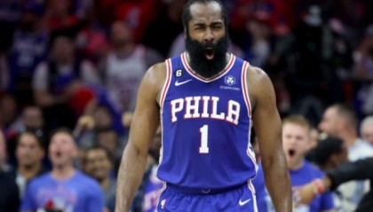 追逐哈登火箭不玩虚的 两笔三方交易招募顶级帮手